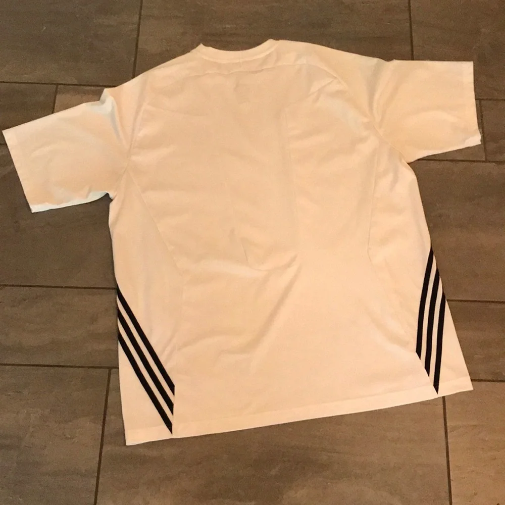 18. XXL Adidas Athletic Shirt white